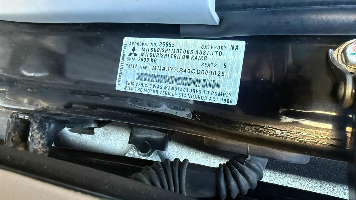 MITSUBISHI TRITON Platform/Chassis (MN, ML, KA_T, KB_T) 2.5 DI-D 4WD (KB4T) 2012 black - Left Front Hub Assembly - AU-5-MI-11-T-A