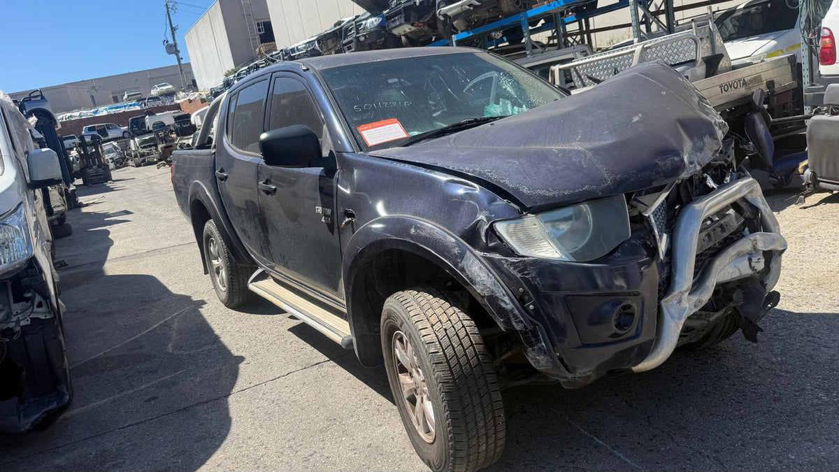 Wrecking/Dismantling MITSUBISHI TRITON Platform/Chassis (MN, ML, KA_T, KB_T) 2.5 DI-D 4WD (KB4T) 2012 black - AU-5-MI-12