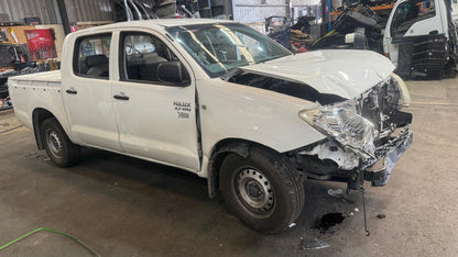 TOYOTA HILUX VII Ute (_N1_, _N2_, _N3_) 2.7 VVTi (TGN16) 2010 white - Centre Console - AU-5-TO-138-I-O