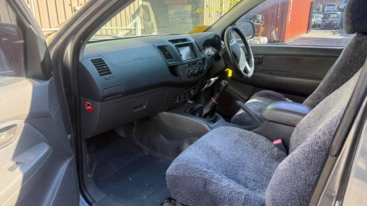 TOYOTA HILUX VII Platform/Chassis (_N1_, _N2_) 3.0 D-4D (KUN16R) 2013 grey - Bonnet Release - AU-5-TO-144-C-J