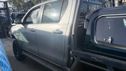 TOYOTA HILUX VIII Ute (_N1_) 2.8 D-4D 4WD (GUN126R) 2015 grey - Right Front Door Lock Actuator - AU-5-TO-132-D-BA