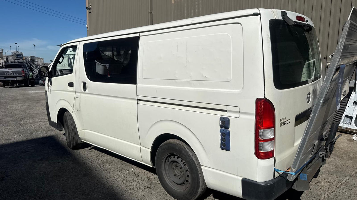 TOYOTA HIACE V Van (TRH2__, KDH2__, LH2__, GDH2__) 3.0 D (KDH221, KDH201) 2012 white - Right Front Door Handle - Outer - AU-5-TO-147-D-AR