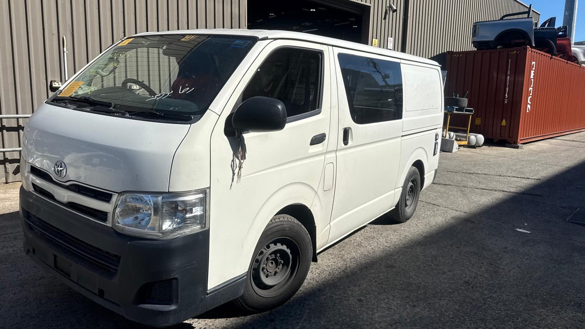 TOYOTA HIACE V Van (TRH2__, KDH2__, LH2__, GDH2__) 3.0 D (KDH221, KDH201) 2012 white - Right Front Door - AU-5-TO-147-D-B