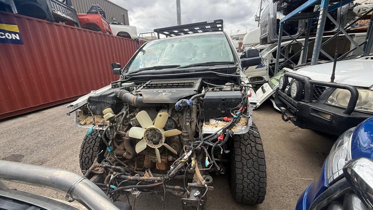 TOYOTA LAND CRUISER (_J2_) 4.5 D-4D (VDJ200) 2012 white - Wiper Motor - Front - AU-5-TO-142-E-X