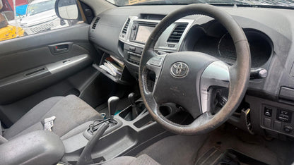 TOYOTA HILUX VII Ute (_N1_, _N2_, _N3_) 3.0 D-4D 4WD (KUN26) 2012 - Centre Console - AU-5-TO-139-I-O