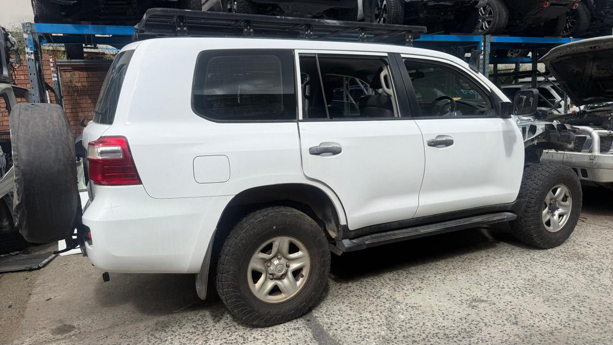 TOYOTA LAND CRUISER (_J2_) 4.5 D-4D (VDJ200) 2012 white - Right Front Lower Control Arm - AU-5-TO-142-T-F
