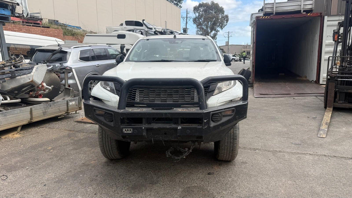MITSUBISHI TRITON Ute (KJ_, MQ, KK_, KL_, MR) 2.4 DI-D 4WD (KL1T) 2019 white - Left Front Window Regulator/Motor - AU-5-MI-13-D-G