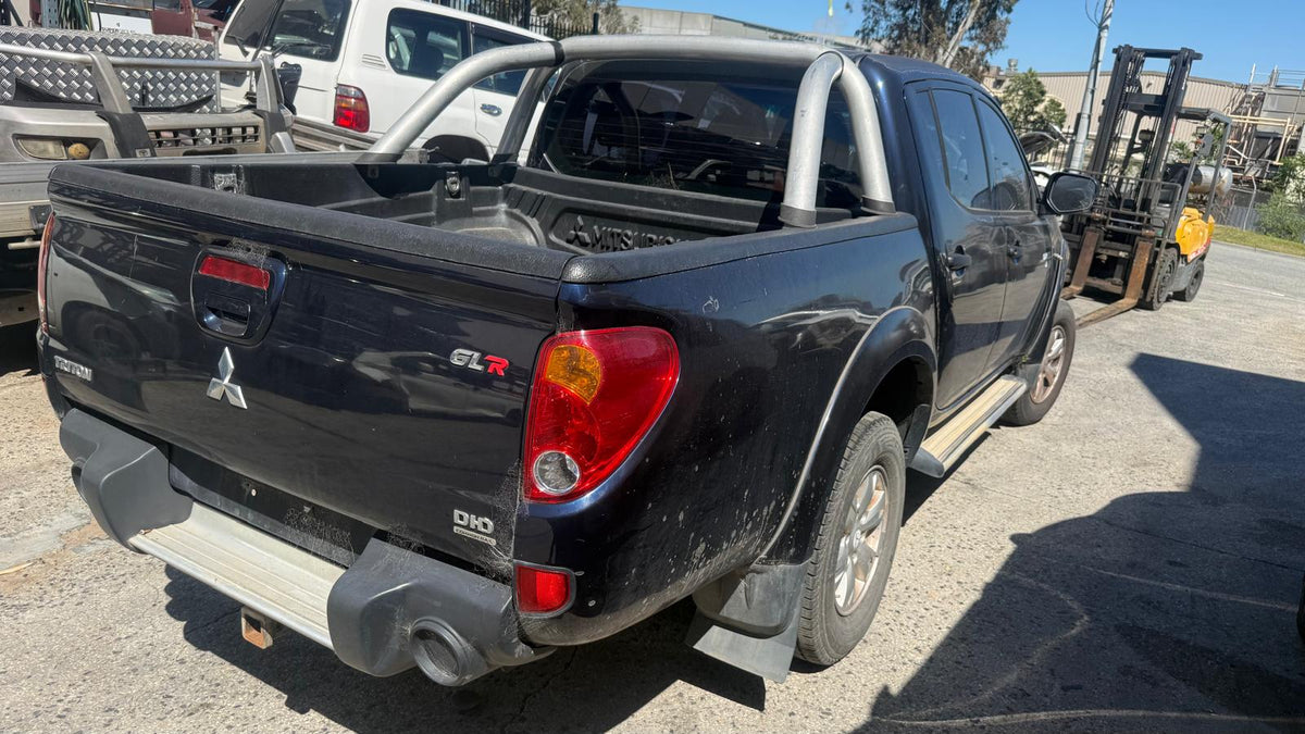 Wrecking/Dismantling MITSUBISHI TRITON Platform/Chassis (MN, ML, KA_T, KB_T) 2.5 DI-D 4WD (KB4T) 2012 black - AU-5-MI-12