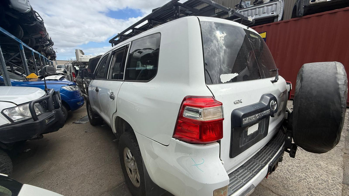 TOYOTA LAND CRUISER (_J2_) 4.5 D-4D (VDJ200) 2012 white - Left Taillight - AU-5-TO-142-L-E