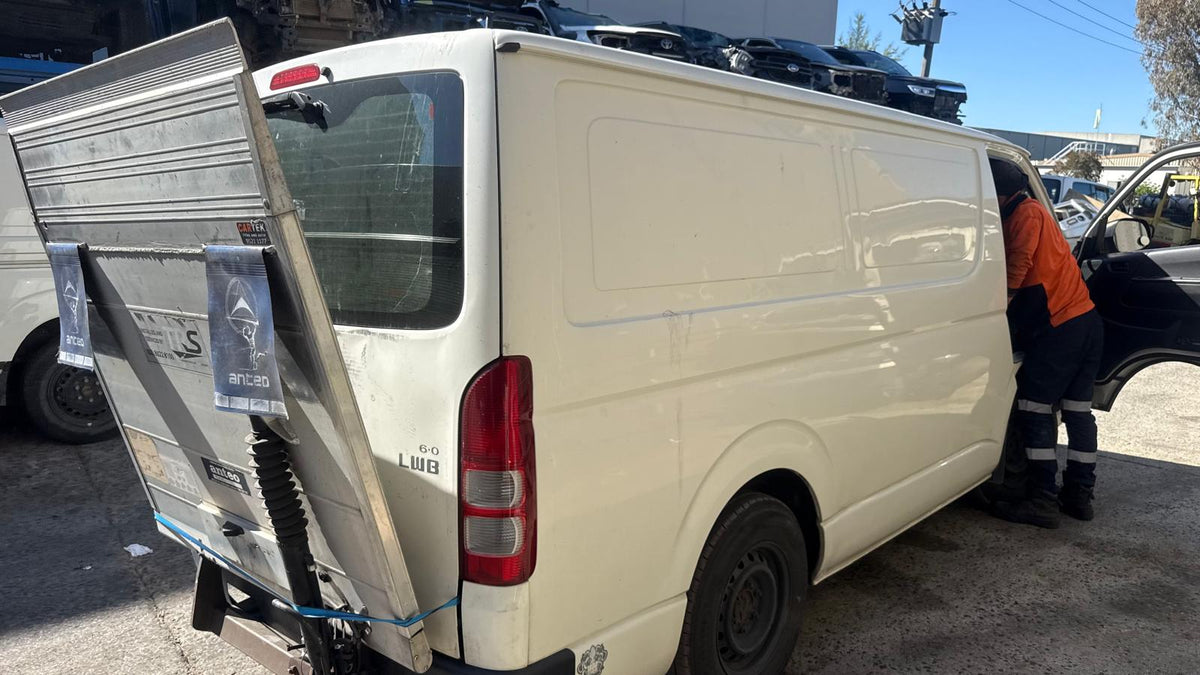 TOYOTA HIACE V Van (TRH2__, KDH2__, LH2__, GDH2__) 3.0 D (KDH221, KDH201) 2012 white - Right Front Lower Control Arm - AU-5-TO-147-T-F