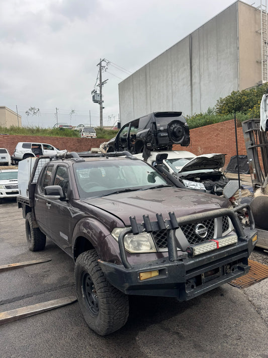 NISSAN NAVARA (D40) 2.5 dCi 4WD 2009 - Left Front Door Window - AU-5-NI-19-G-B