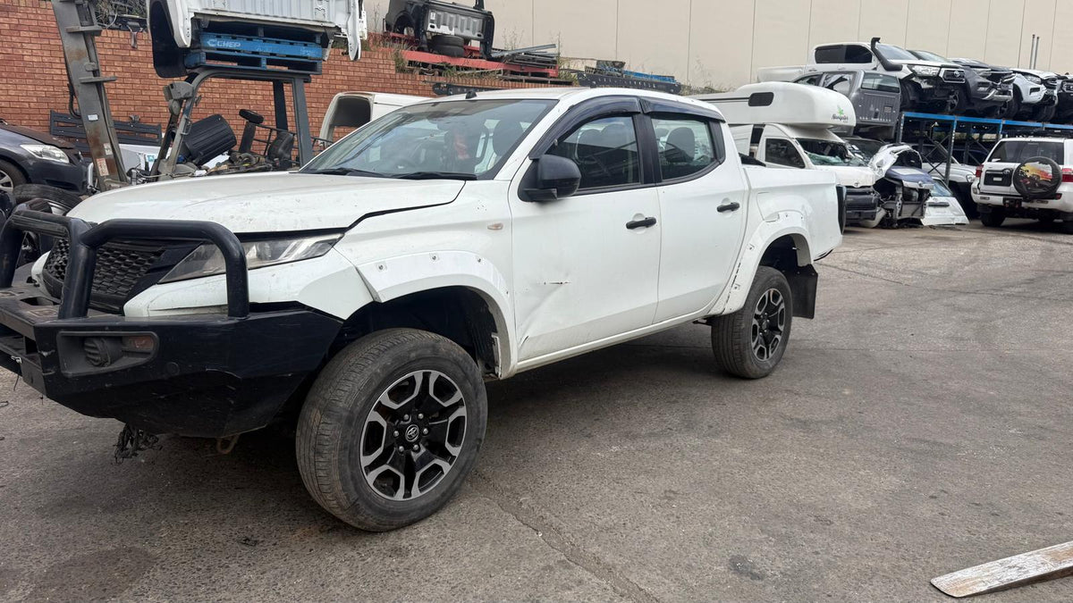 MITSUBISHI TRITON Ute (KJ_, MQ, KK_, KL_, MR) 2.4 DI-D 4WD (KL1T) 2019 white - A/C Condenser - AU-5-MI-13-H-C