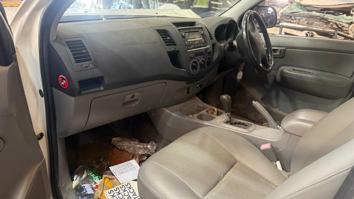 TOYOTA HILUX VII Ute (_N1_, _N2_, _N3_) 2.7 VVTi (TGN16) 2010 white - Right Rear Door - AU-5-TO-138-D-D