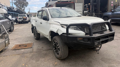 MITSUBISHI TRITON Ute (KJ_, MQ, KK_, KL_, MR) 2.4 DI-D 4WD (KL1T) 2019 white - Left Headlight - AU-5-MI-13-L-A