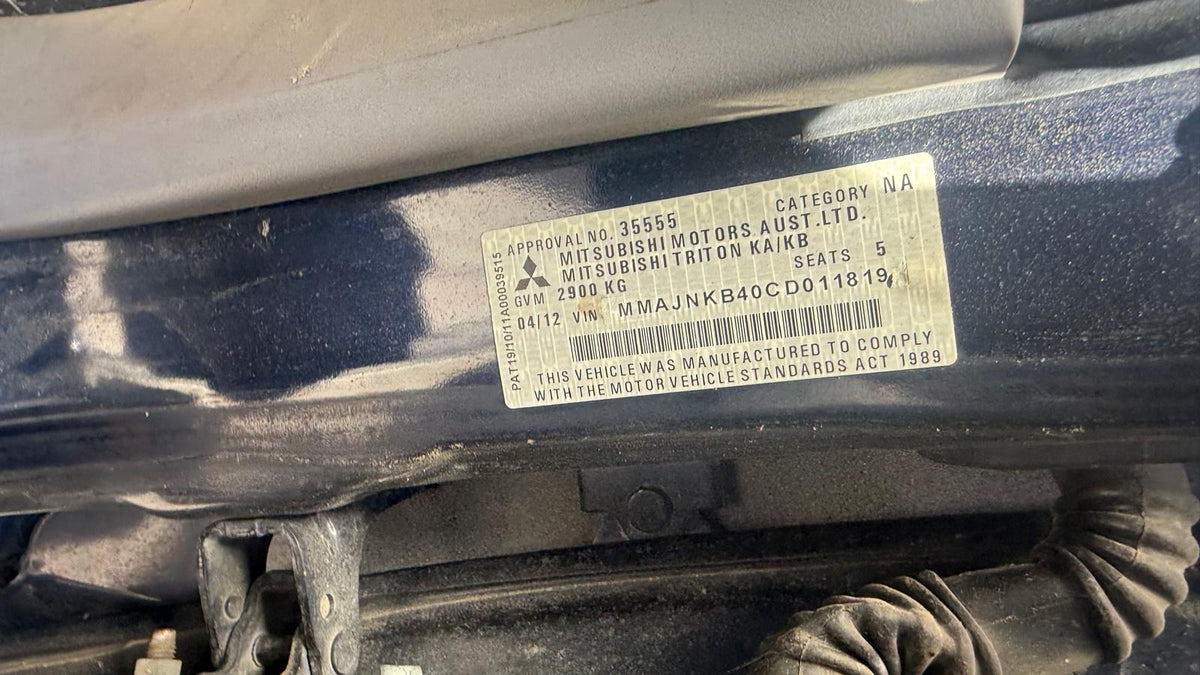 MITSUBISHI TRITON Platform/Chassis (MN, ML, KA_T, KB_T) 2.5 DI-D 4WD (KB4T) 2012 black - Intermediate Pipe - AU-5-MI-12-K-E